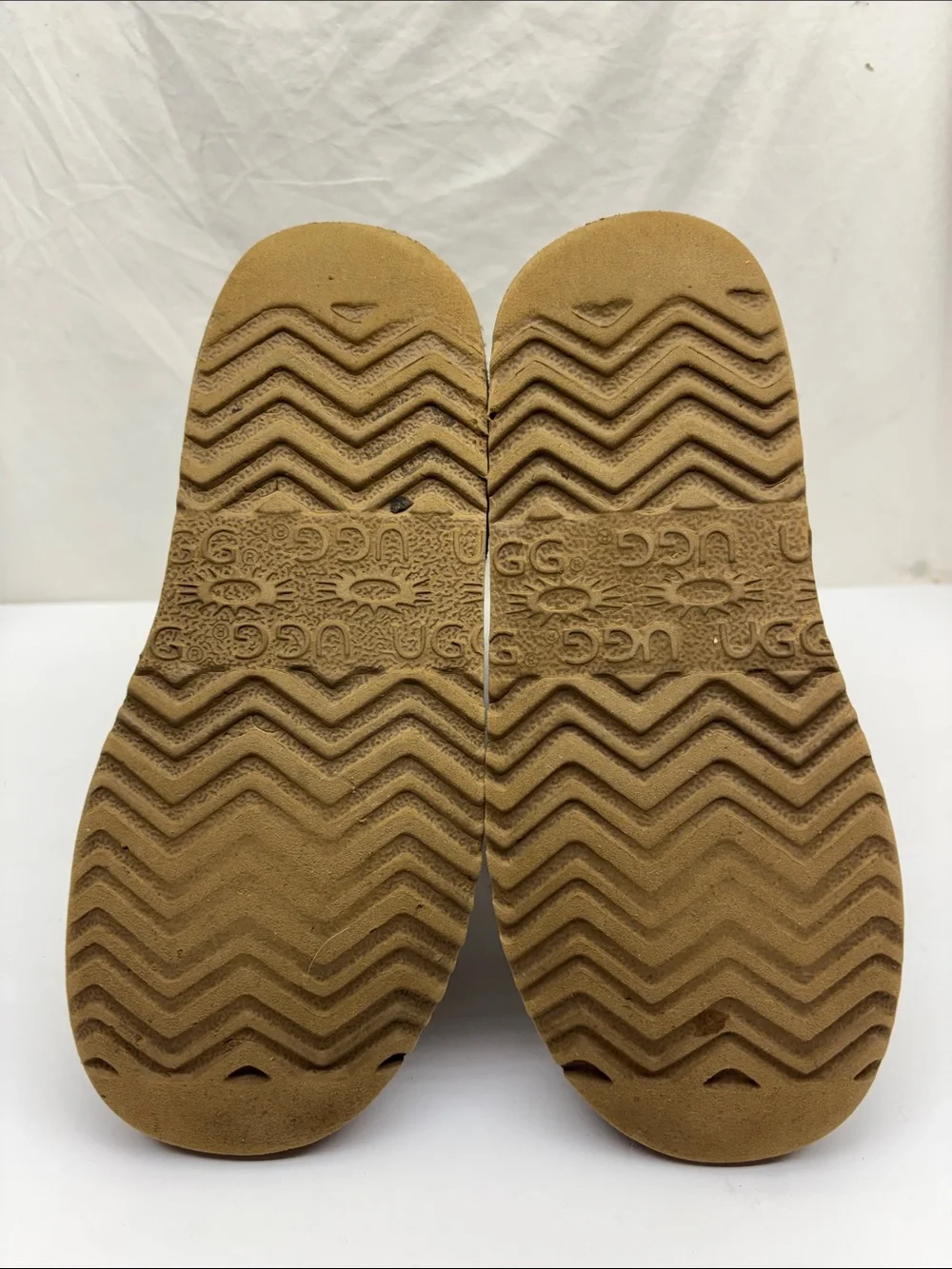 UGG zippered boots for big girl SZ 4, box 1G